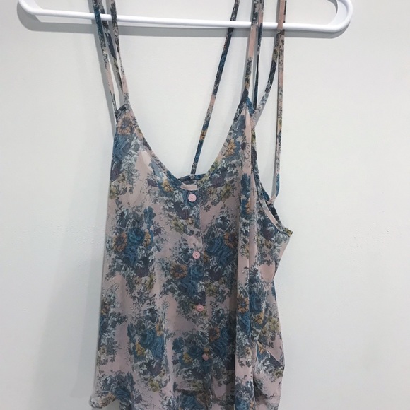 🌸 Floral Top 🌸 - Picture 2 of 4